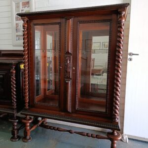 Cristaleira de Madeira Maciça